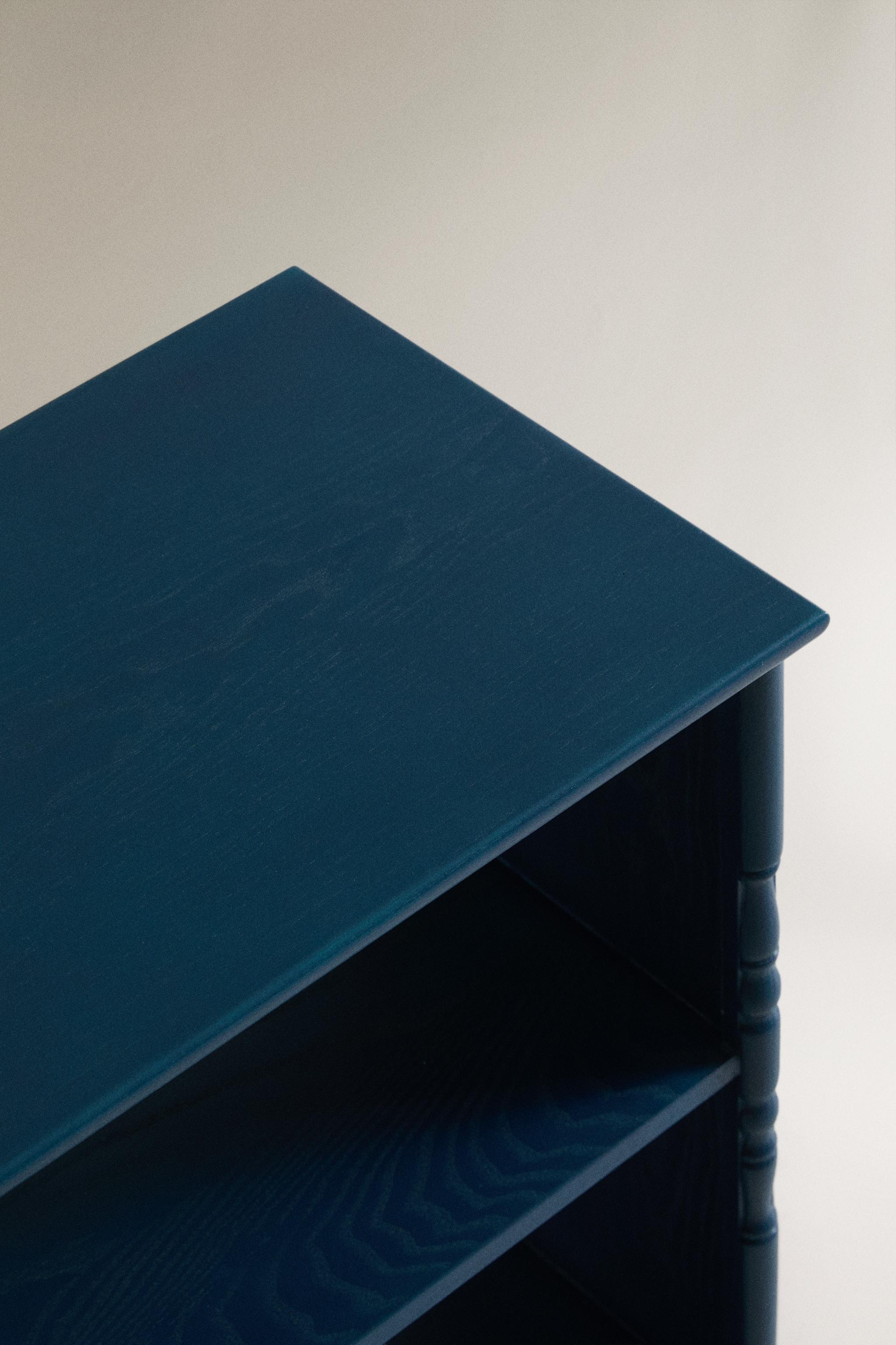 LACQUERED WOOD SIDE TABLE